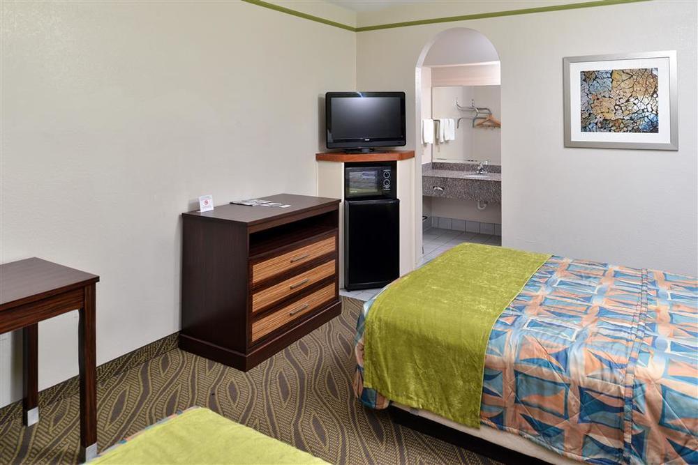 Americas Best Value Inn Downtown Houston Room photo